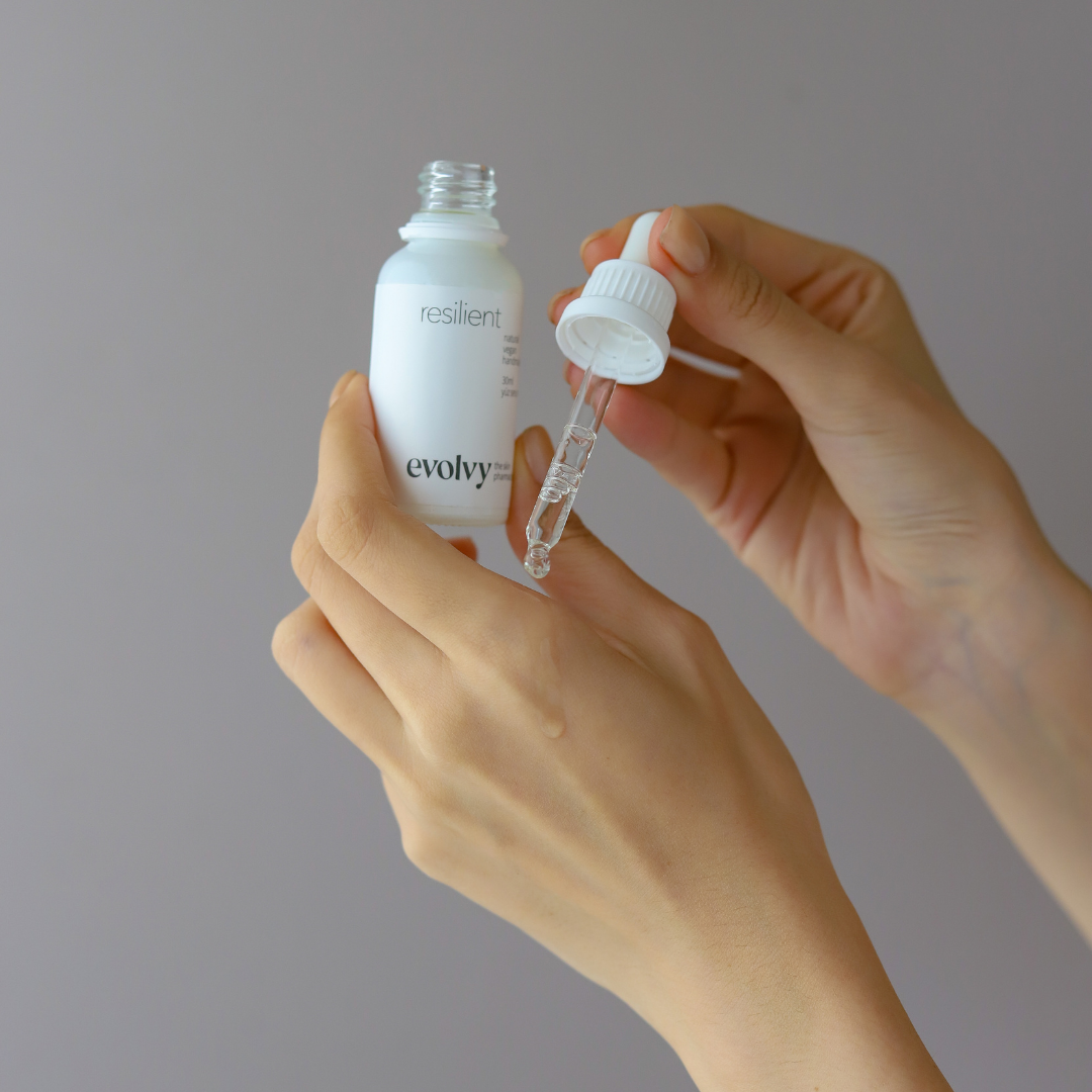 Resilient: Hassas Ciltler İçin Retinol & C Vitamini Destekli Gençlik Serumu, Roza Dostu, %100 Doğal & Temiz İçerik