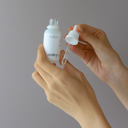 Resilient: Hassas Ciltler İçin Retinol & C Vitamini Destekli Gençlik Serumu, Roza Dostu, %100 Doğal & Temiz İçerik