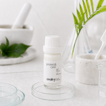 Protect & Care SPF 50+ – DENEME BOYU- Hassas ve Kolay Kızaran Ciltler İçin Nemlendirici Etkili Güneş Koruyucu, Doğal ve Vegan