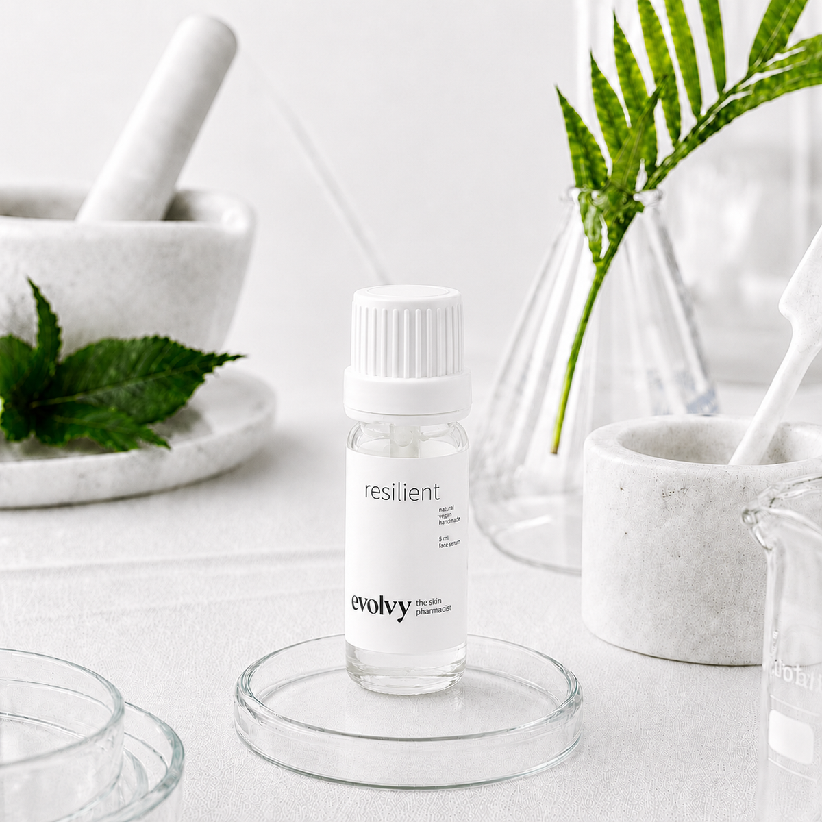 Resilient – DENEME BOYU (5ml) - Hassas ve Kolay Kızaran Ciltler İçin Retinoid İçeren Anti-Aging Serum, Doğal ve Vegan