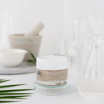 Shine Scrub: Işıltı Veren Nazik Arındırıcı & Nemlendirici Peeling, Roza Dostu, Doğal & Temiz İçerik